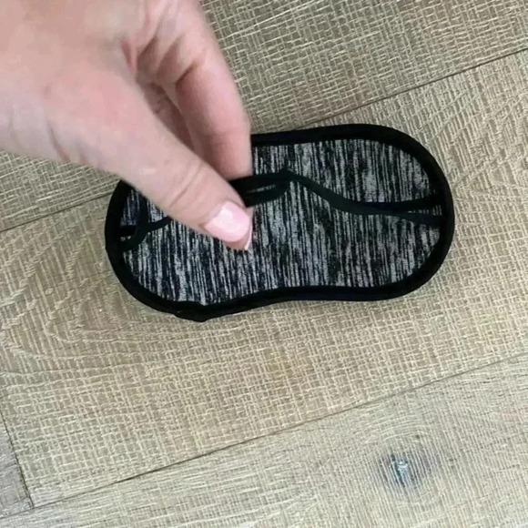 Adorable travel blanket, matching eye mask and black drawstring bag- brand new! - Picture 3 of 4